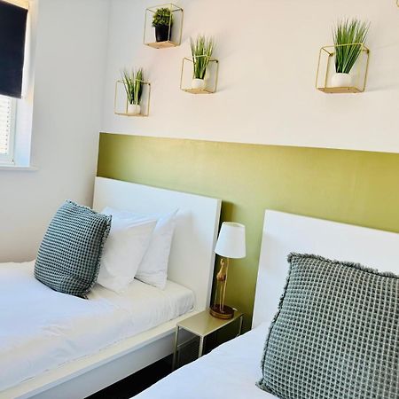Jade's Cozy Retreat: Pet-Friendly 2-Bed with Garden Villa Cambridge  Exterior photo