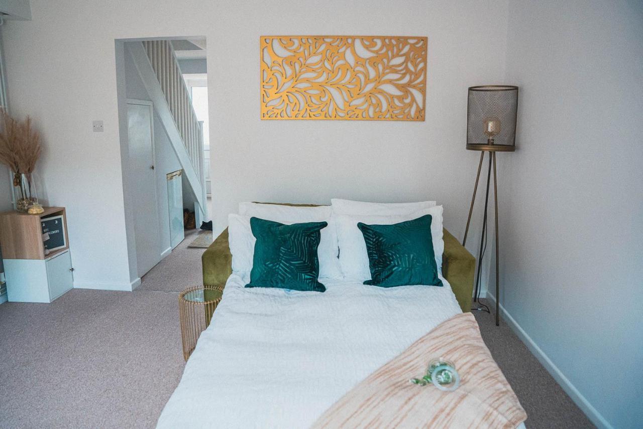 Jade's Cozy Retreat: Pet-Friendly 2-Bed with Garden Villa Cambridge  Exterior photo