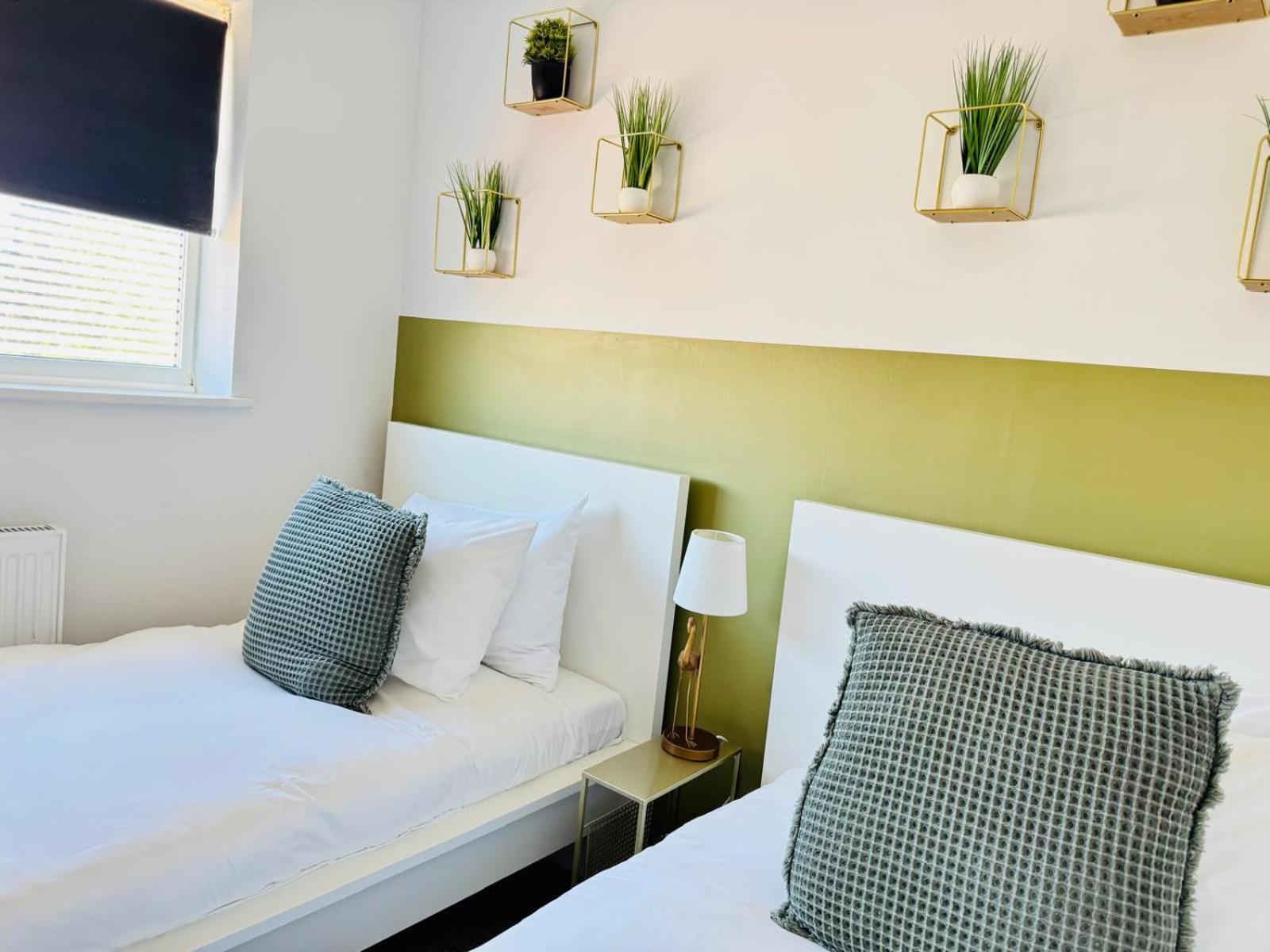 Jade's Cozy Retreat: Pet-Friendly 2-Bed with Garden Villa Cambridge  Exterior photo