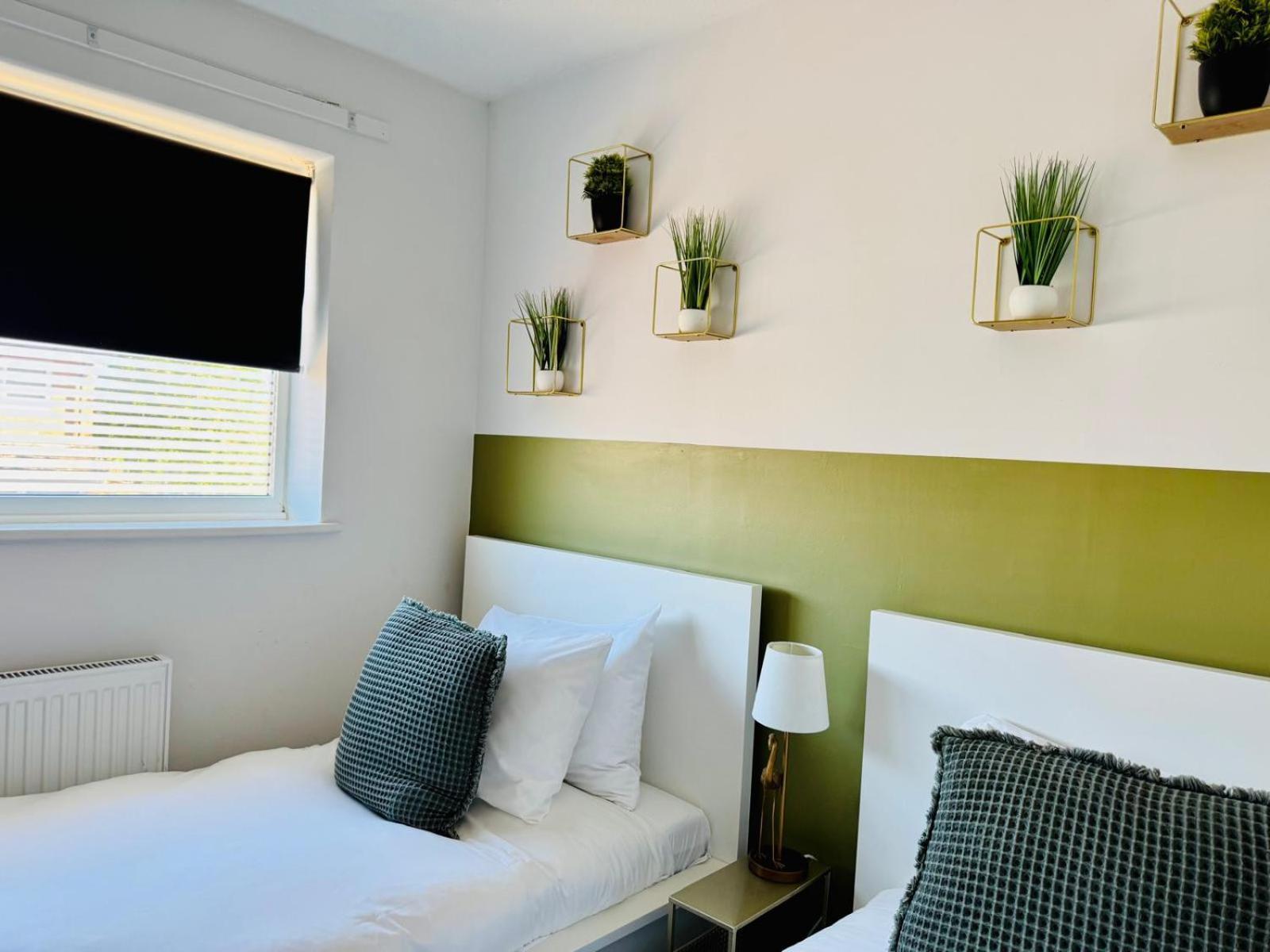Jade's Cozy Retreat: Pet-Friendly 2-Bed with Garden Villa Cambridge  Exterior photo