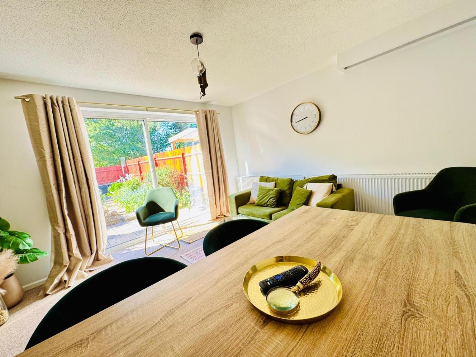 Jade's Cozy Retreat: Pet-Friendly 2-Bed with Garden Villa Cambridge  Exterior photo