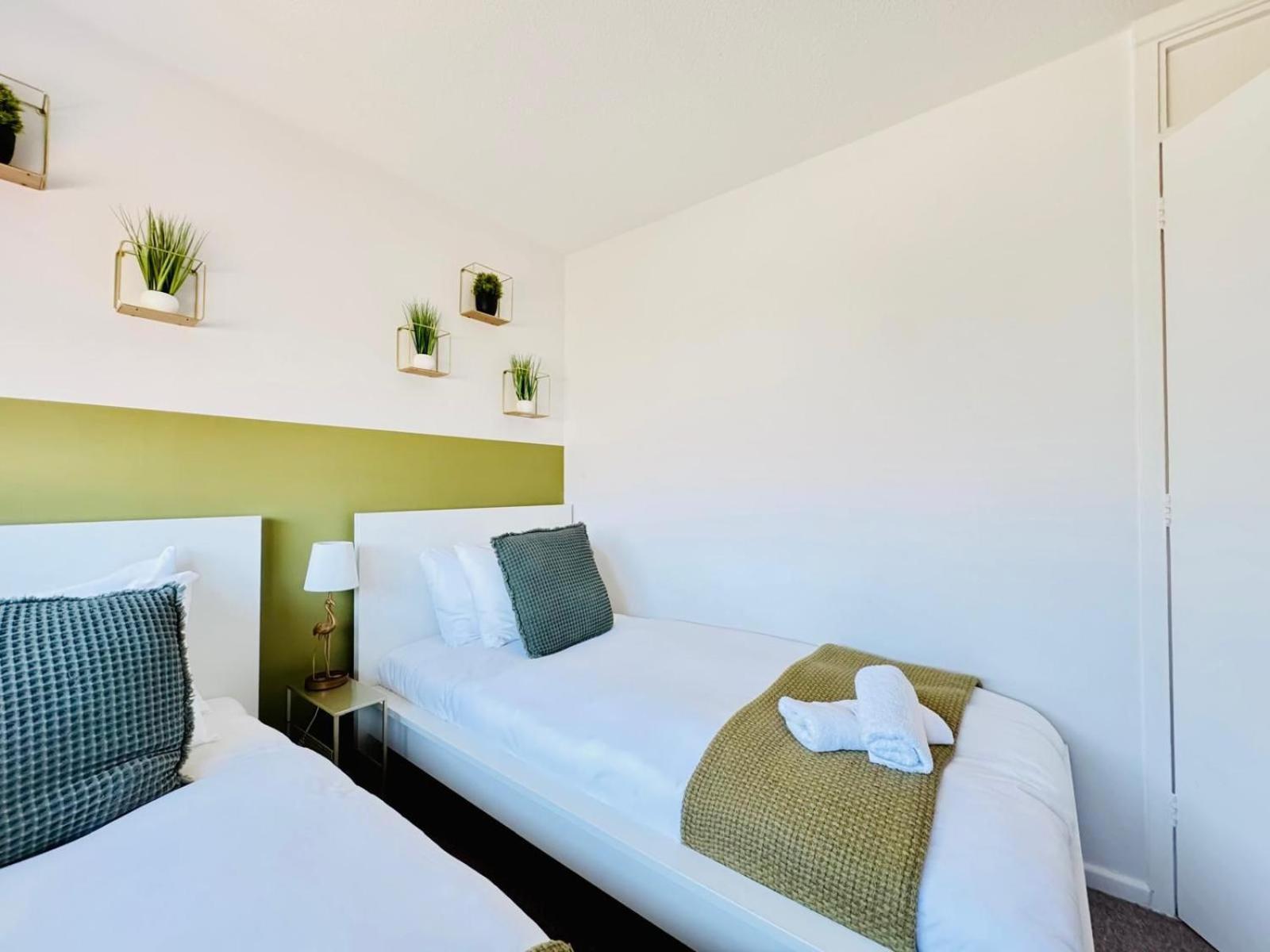 Jade's Cozy Retreat: Pet-Friendly 2-Bed with Garden Villa Cambridge  Exterior photo