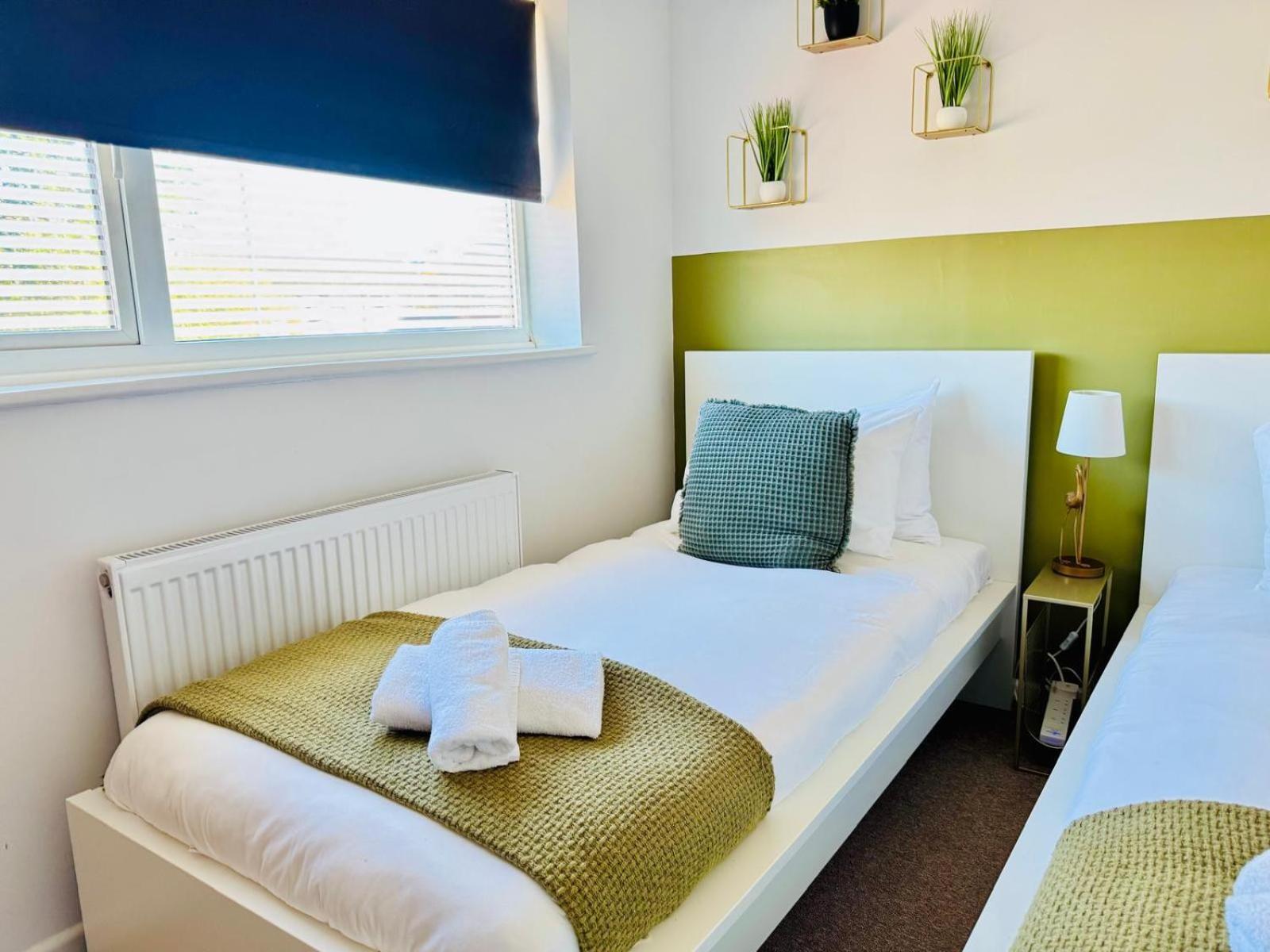 Jade's Cozy Retreat: Pet-Friendly 2-Bed with Garden Villa Cambridge  Exterior photo
