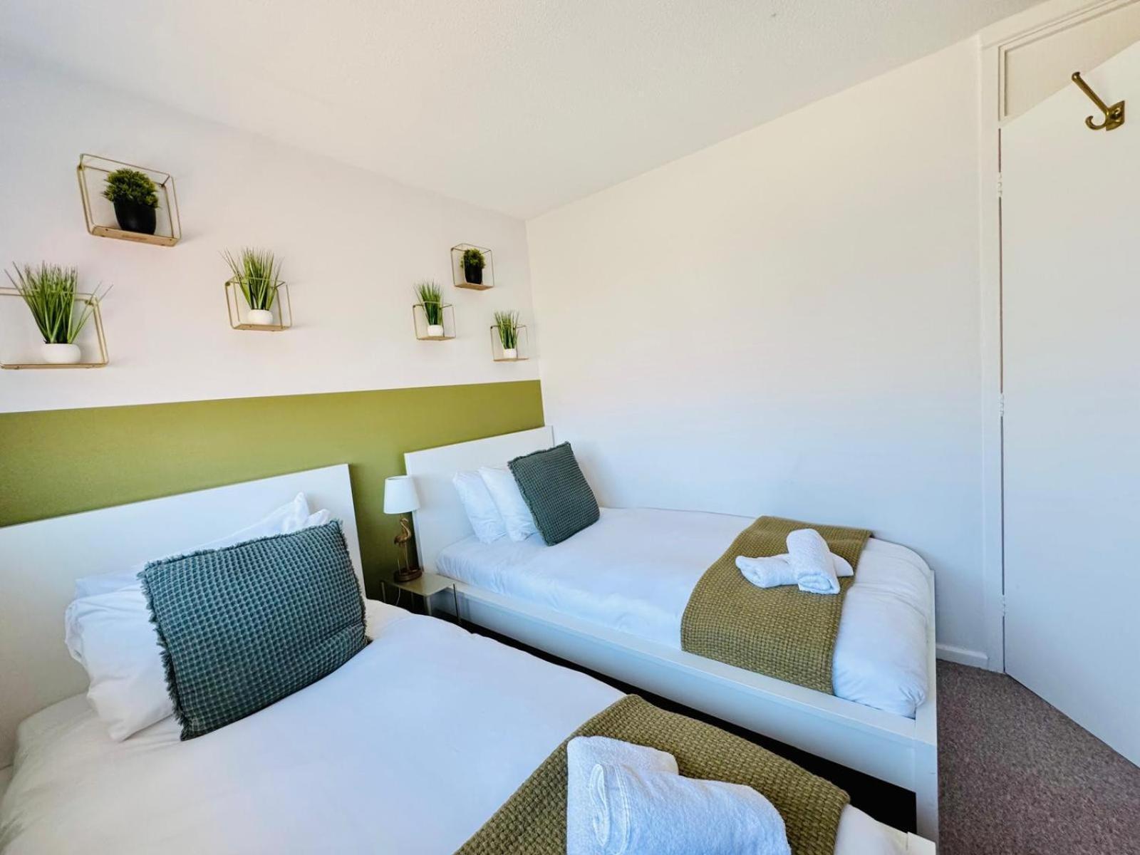 Jade's Cozy Retreat: Pet-Friendly 2-Bed with Garden Villa Cambridge  Exterior photo