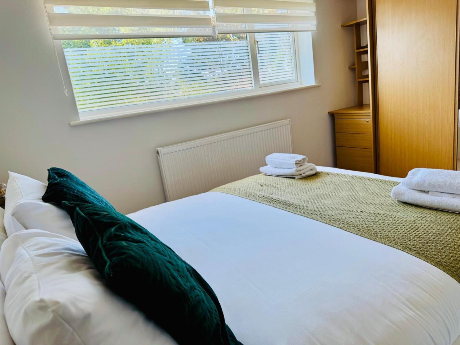 Jade's Cozy Retreat: Pet-Friendly 2-Bed with Garden Villa Cambridge  Exterior photo