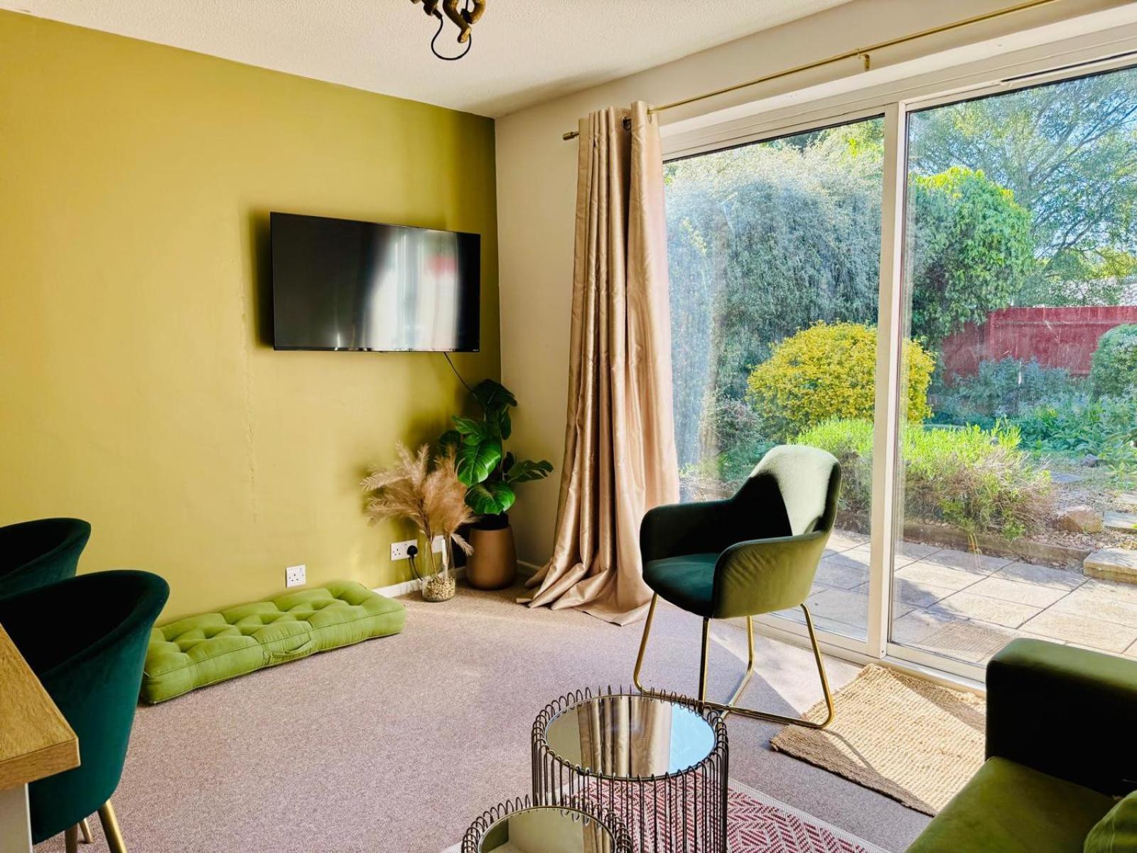 Jade's Cozy Retreat: Pet-Friendly 2-Bed with Garden Villa Cambridge  Exterior photo